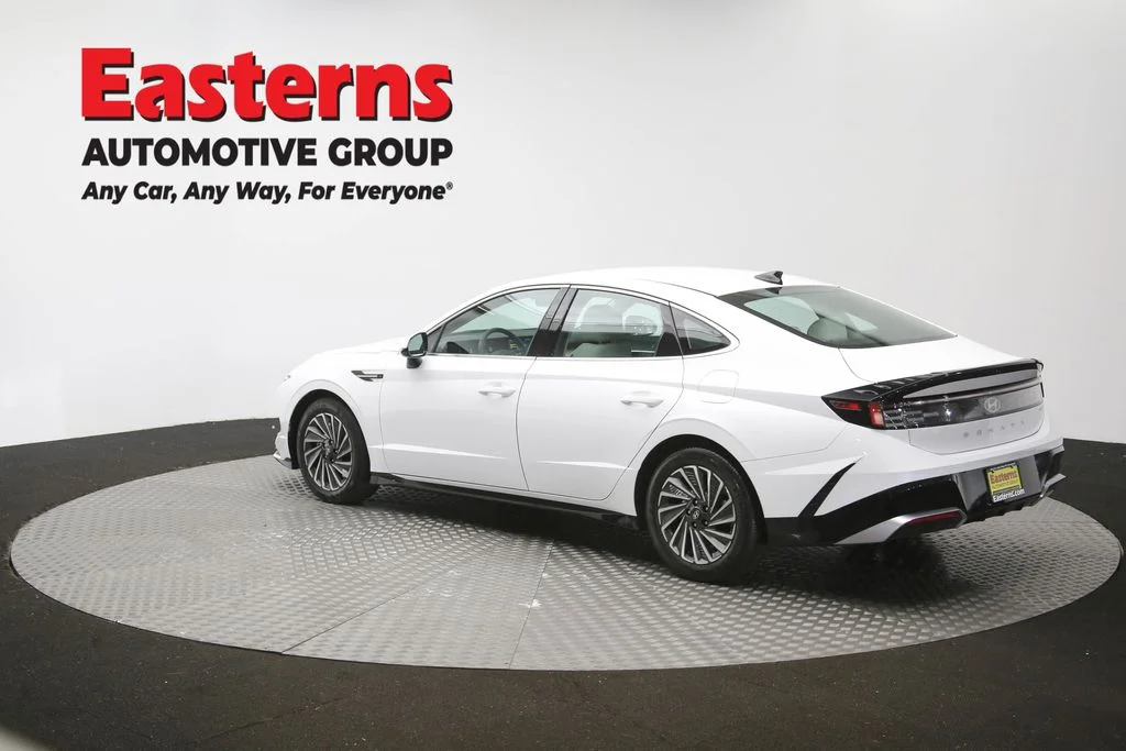 Used 2025 White Hyundai SEL image 63
