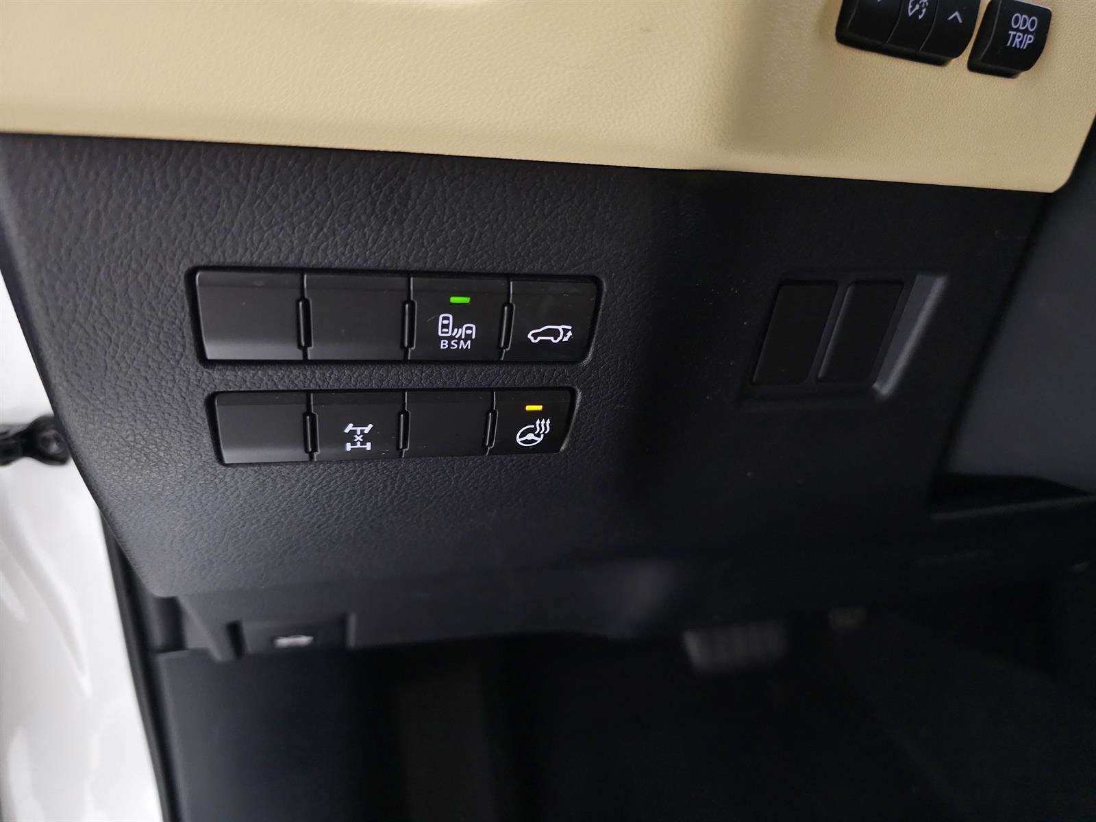 Used 2016 White Lexus PREMIUM image 15