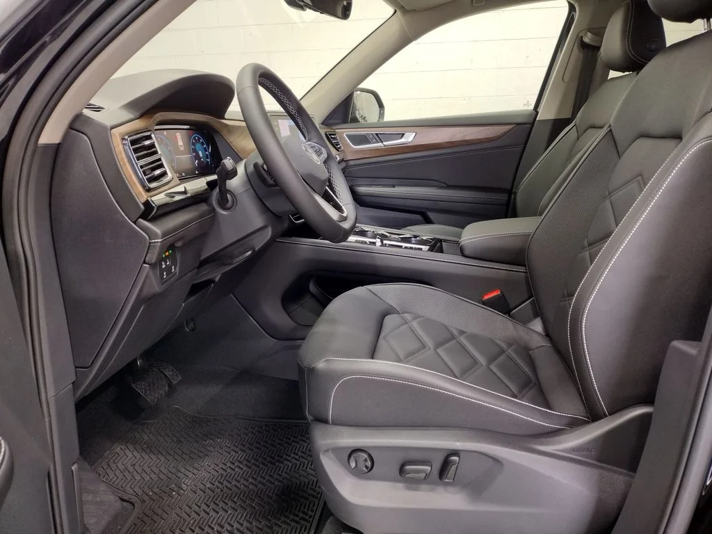 New 2026 Black Volkswagen 2.0T SE w/Technology image 24