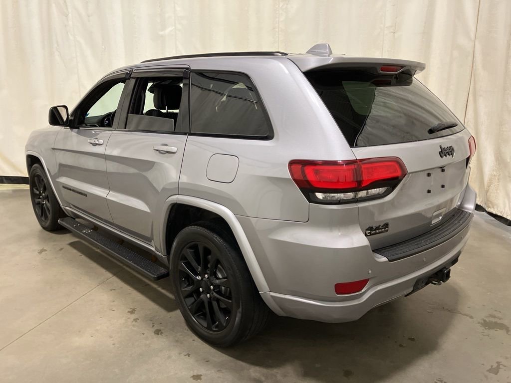 Used 2020 Billet Silver Metallic Clearcoat Jeep Altitude image 19