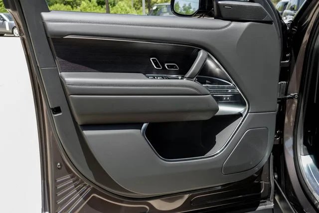 New 2026  Land Rover SE image 52