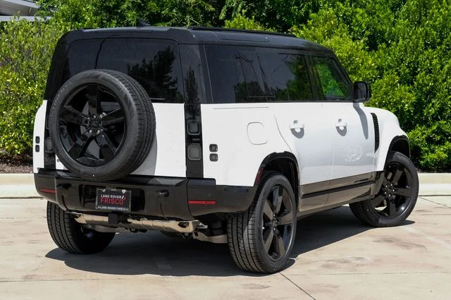 New 2026 White Land Rover X-Dynamic SE image 11