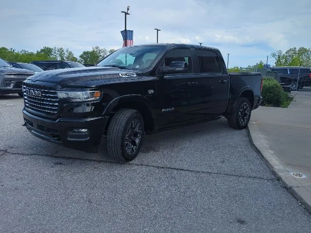New 2026 Diamond Black Crystal Pearl-Coat Exterior Paint RAM Laramie image 5