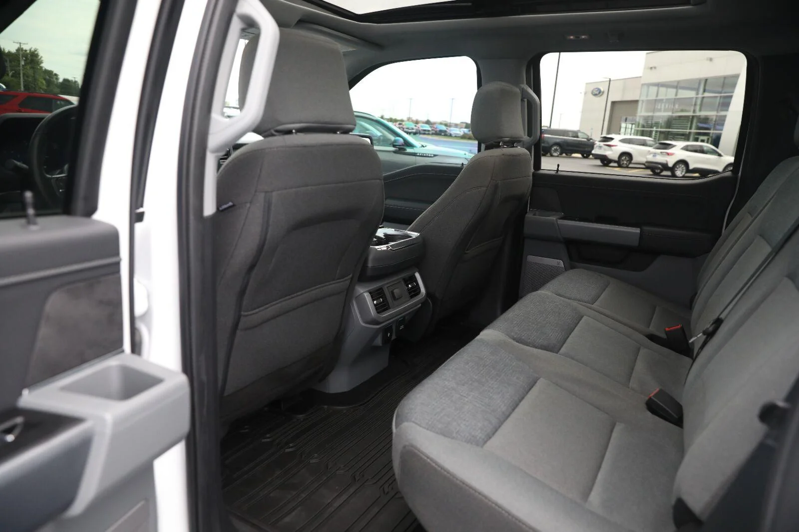 Certified Used 2024 Oxford White Ford XLT image 28