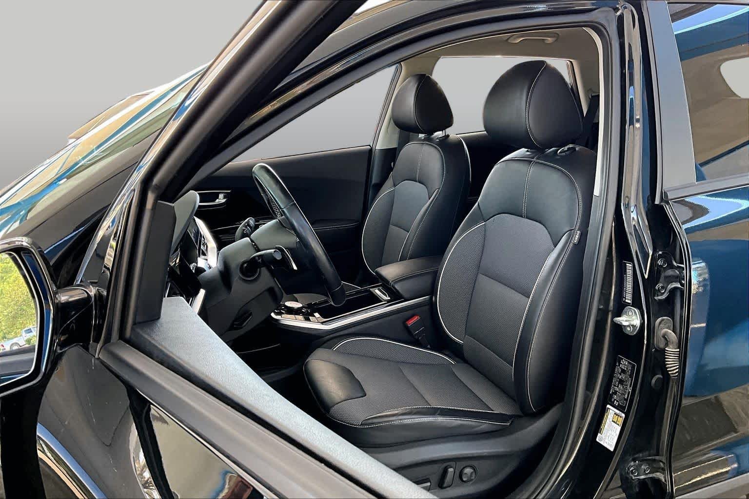 Used 2022 Aurora Black Pearl Kia EX image 7