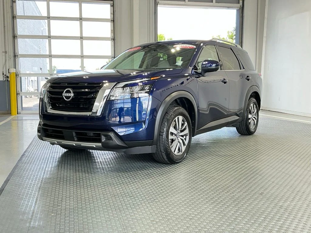 Certified Used 2023 Deep Ocean Blue Nissan SL image 2