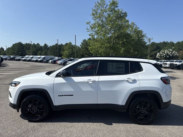 New 2026 White Jeep Latitude image 4