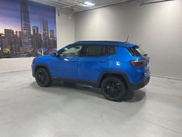 New 2026 Hydro Blue Pearlcoat Jeep Latitude image 4