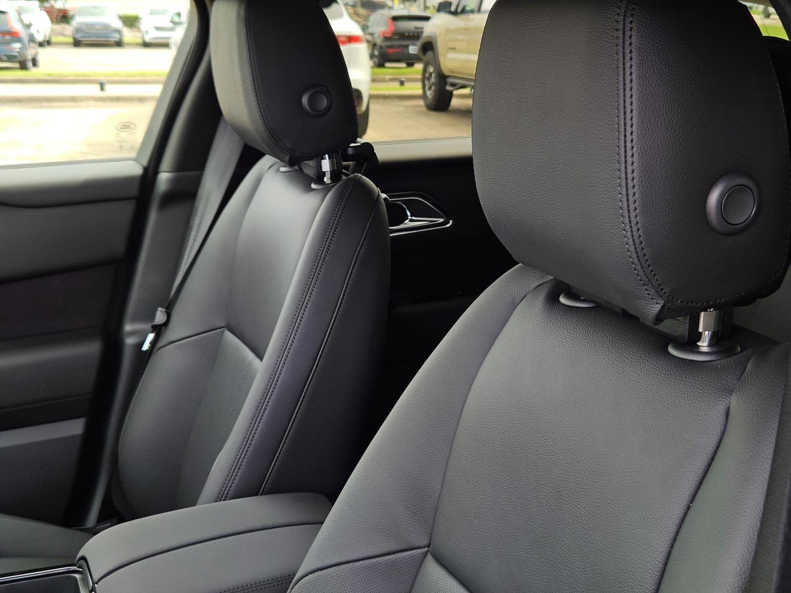 New 2026 Santorini Black Land Rover Dynamic SE image 24