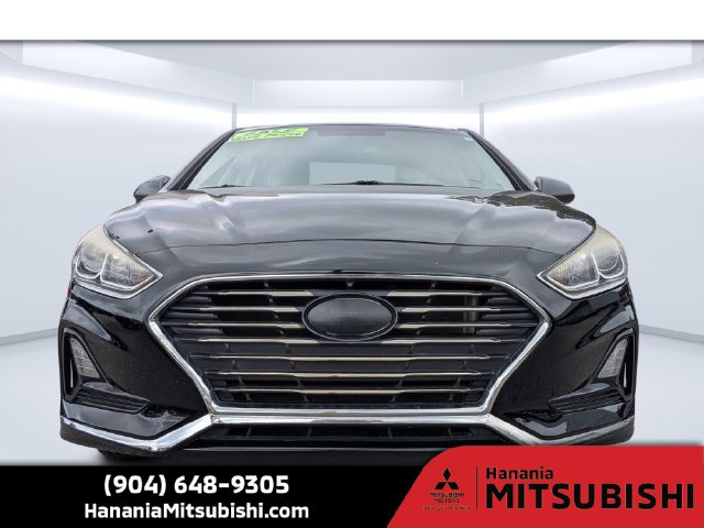 Used 2018 Black Hyundai SE image 5