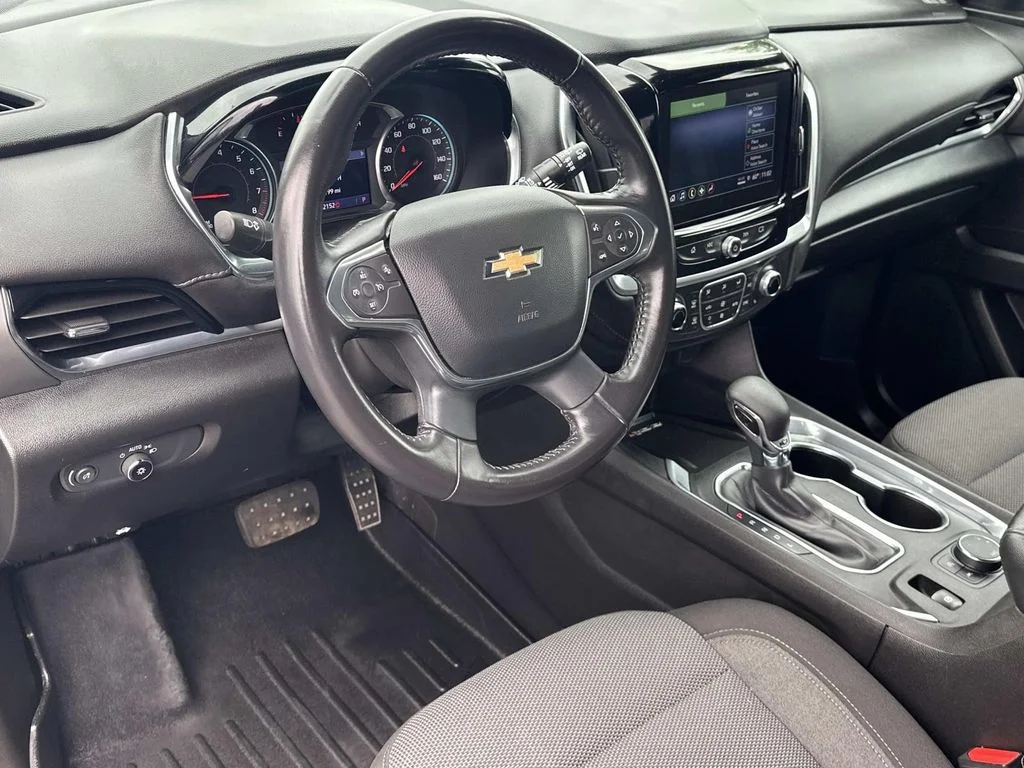 Used 2022  Chevrolet LT image 2