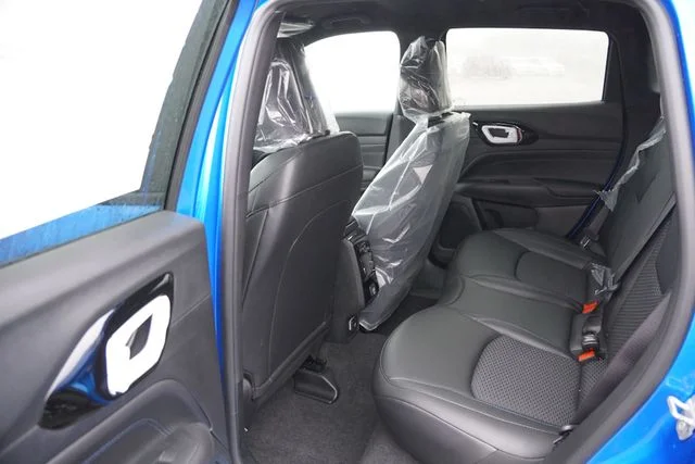 New 2026 Hydro Blue Pearl-Coat Exterior Paint Jeep Latitude image 11