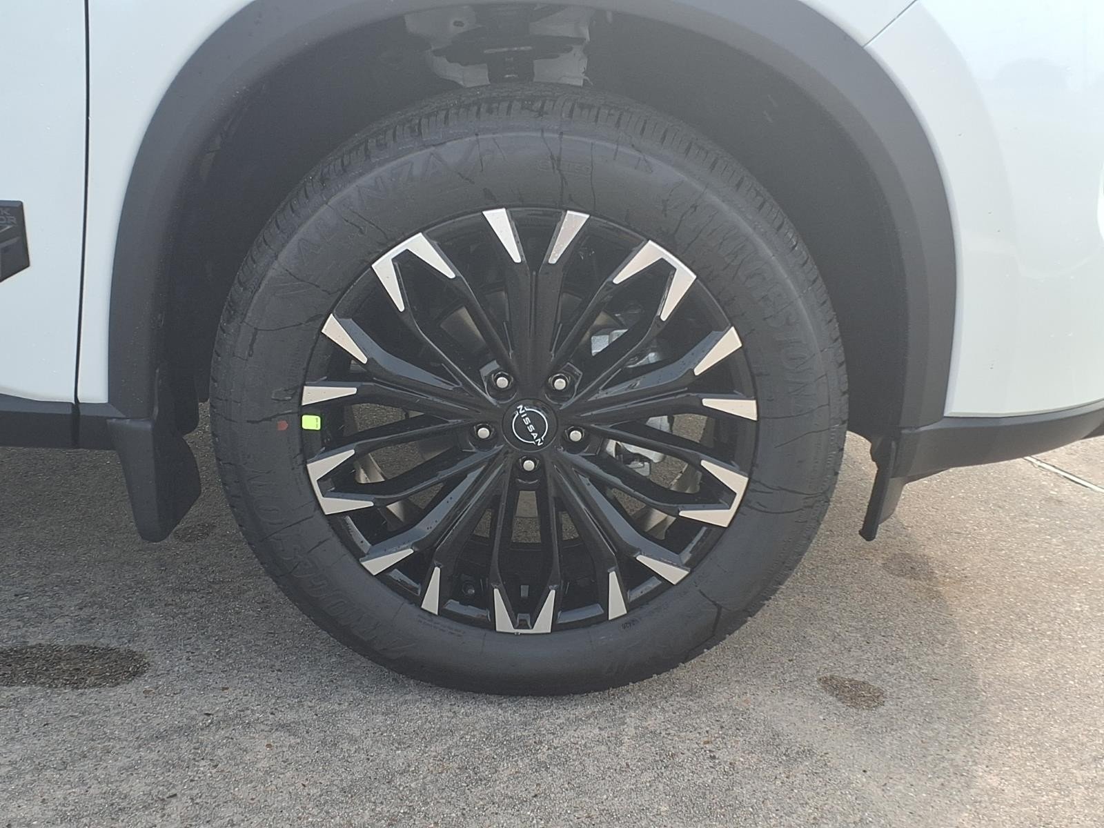 New 2026 Everest White Pearl TriCoat Nissan Dark Armor™ image 9