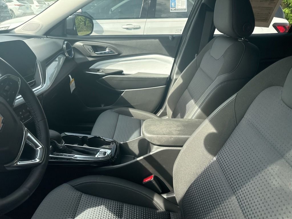 Used 2025 Gray Chevrolet LT image 5