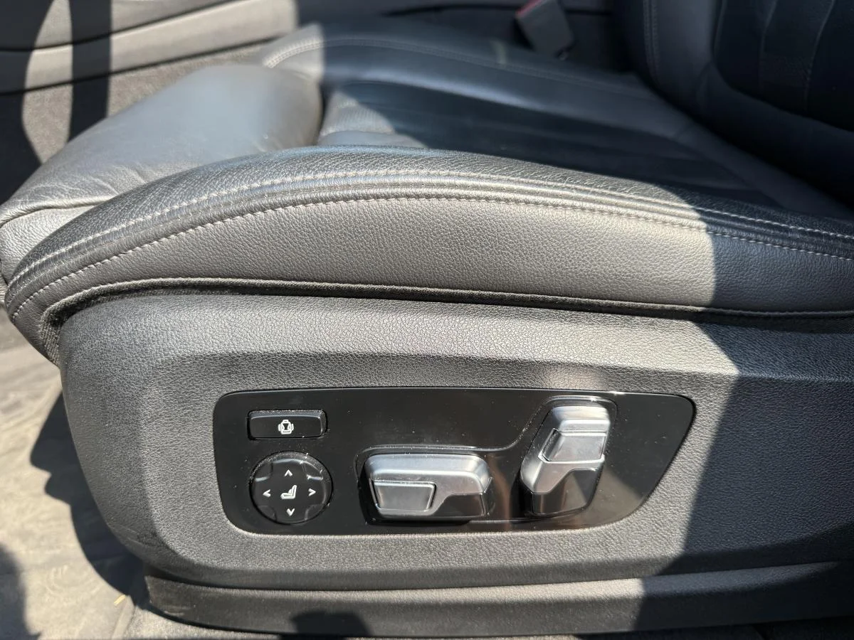 Used 2019 Black BMW xDrive50i Sports Activity Vehicle image 17