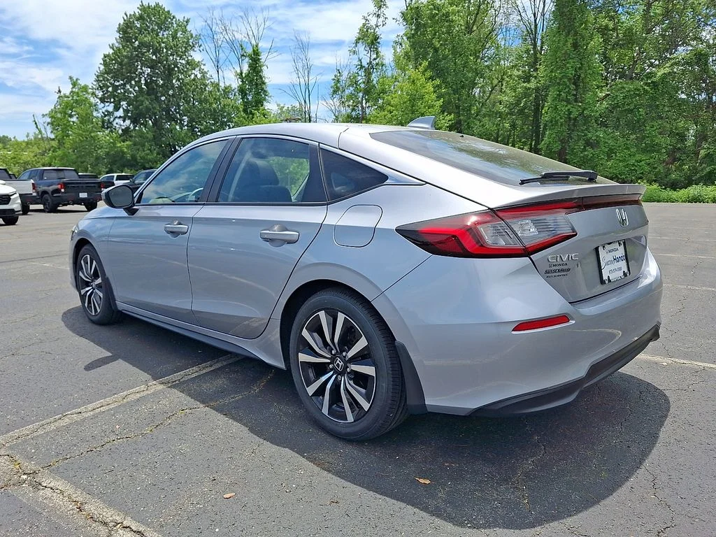 Certified Used 2024 Lunar Silver Metallic Honda EX-L image 4