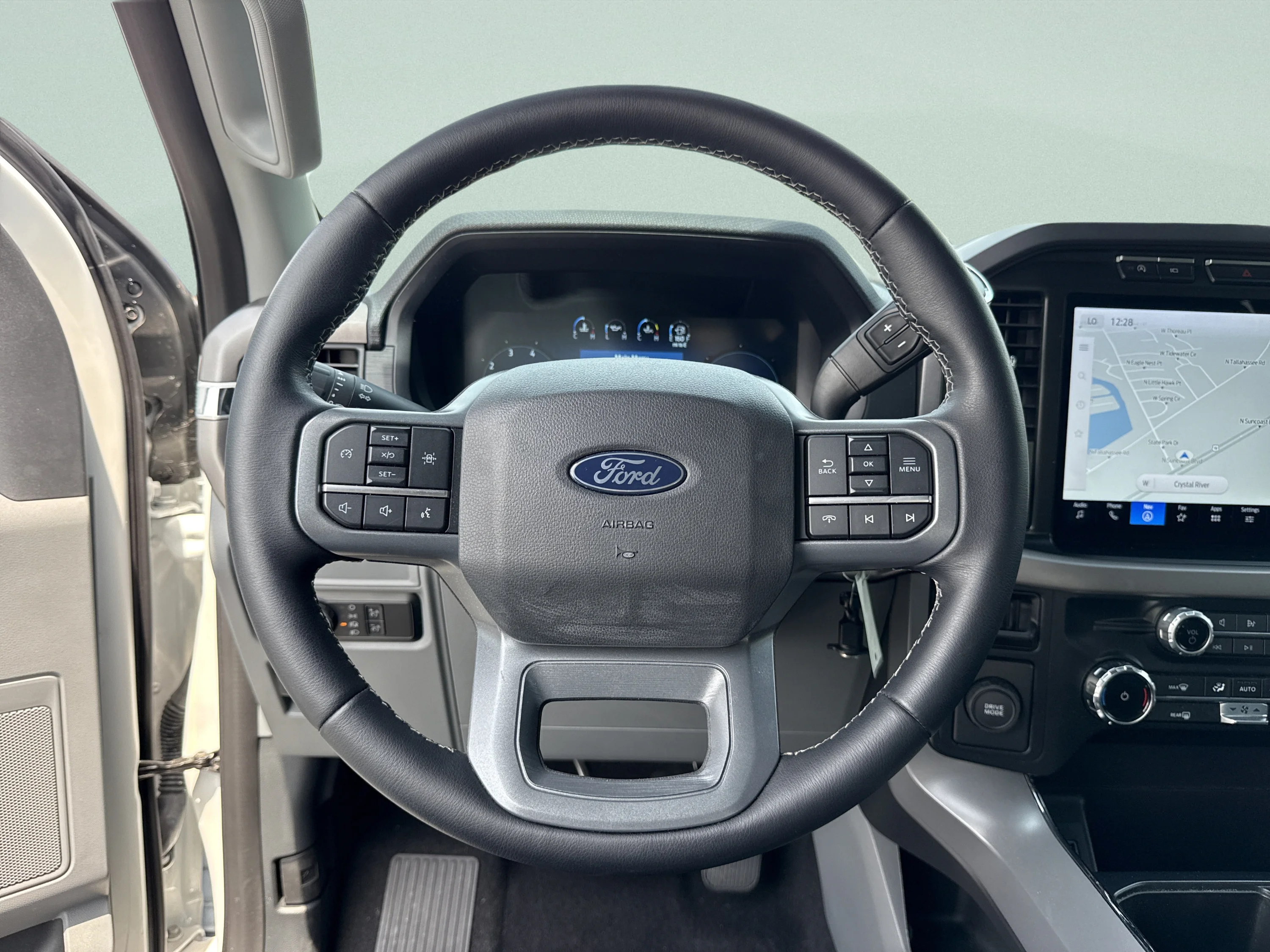 Used 2024 Oxford White Ford XLT image 41