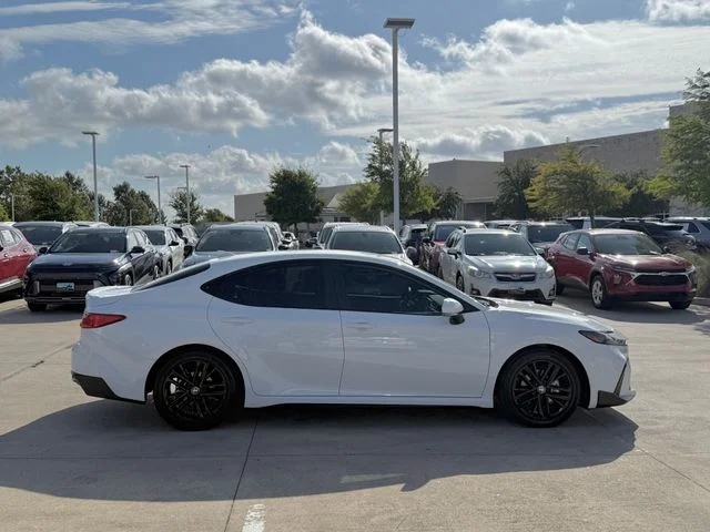 Used 2026 Ice Toyota SE image 5