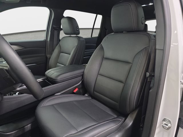 Used 2025 White Chevrolet LT image 14