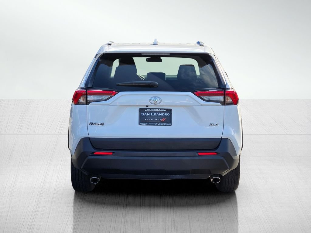 Used 2025 Ice Cap Toyota XLE image 5