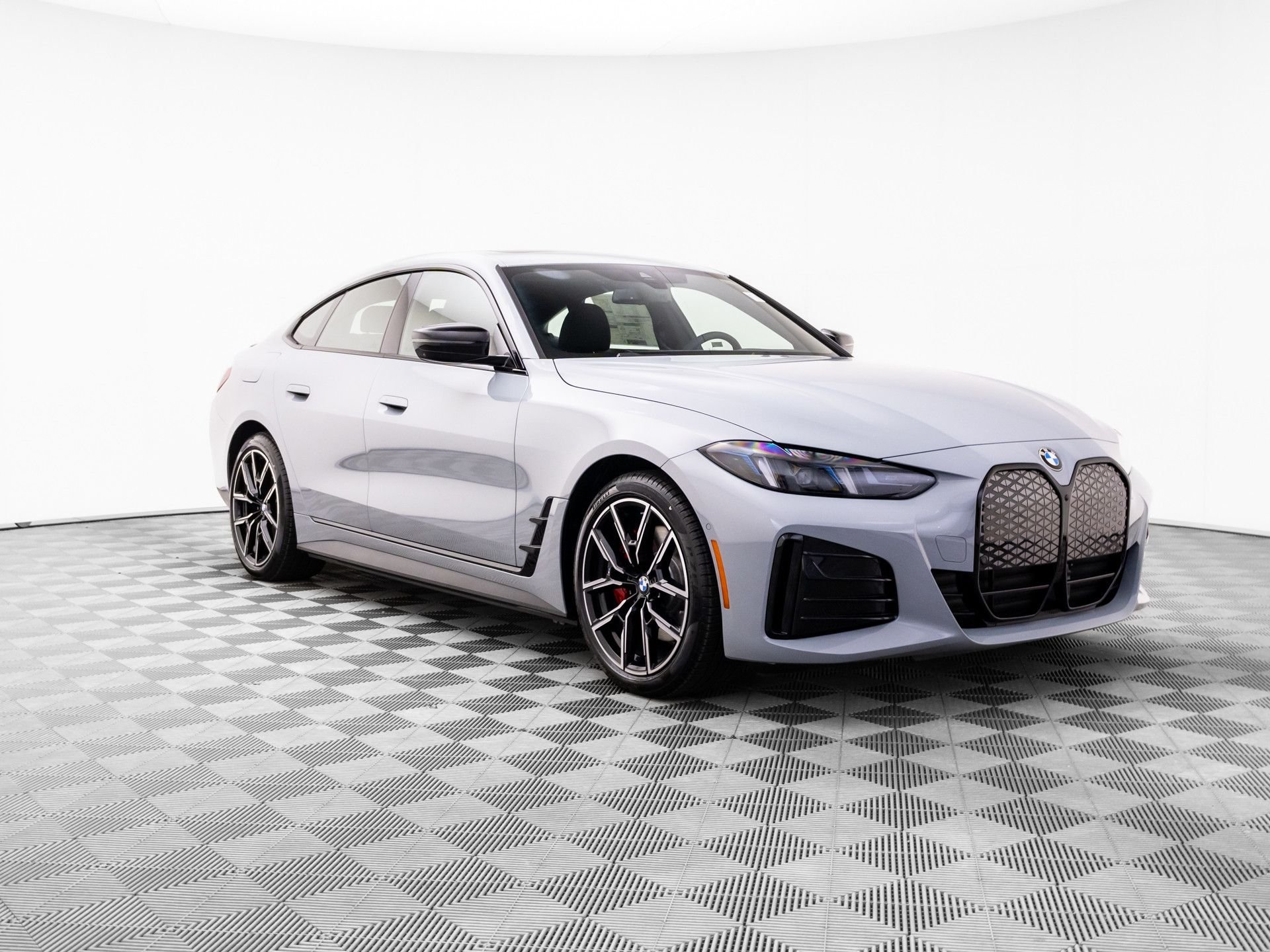 New 2026 Brooklyn Grey Metallic BMW xDrive40 image 9