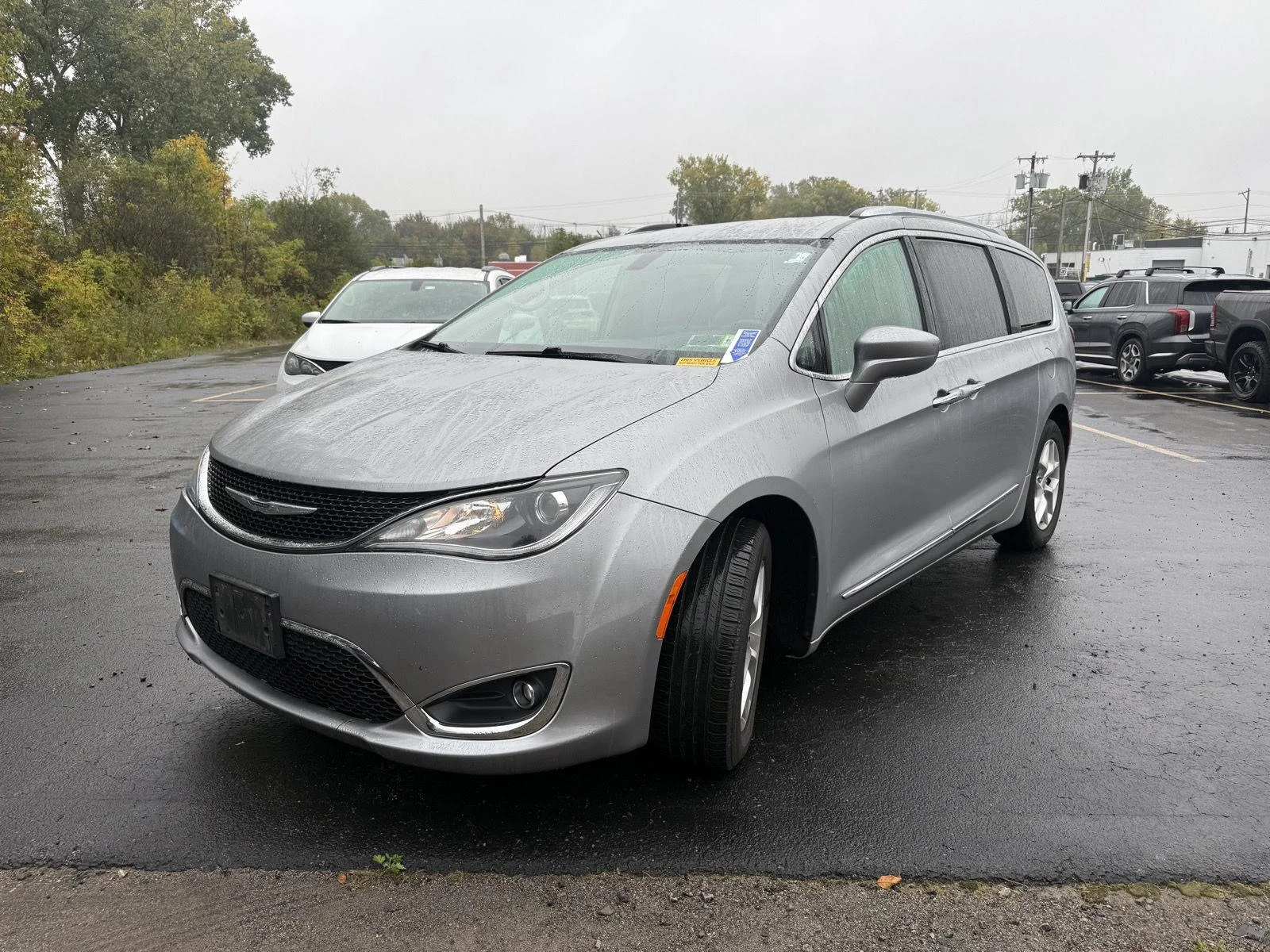 Used 2018 Billet Silver Metallic Clearcoat Chrysler Touring L image 8
