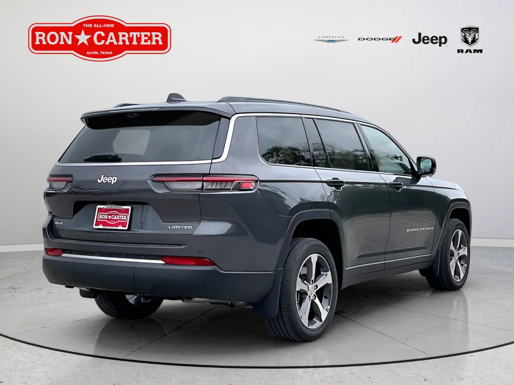 New 2026 Baltic Gray Metallic Clear-Coat Exterior Paint Jeep Limited image 5