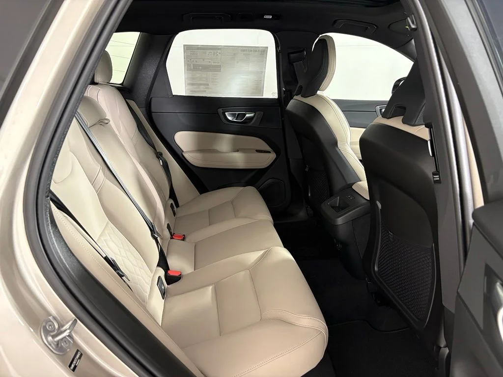 New 2026 Bright Dusk Volvo Plus image 39