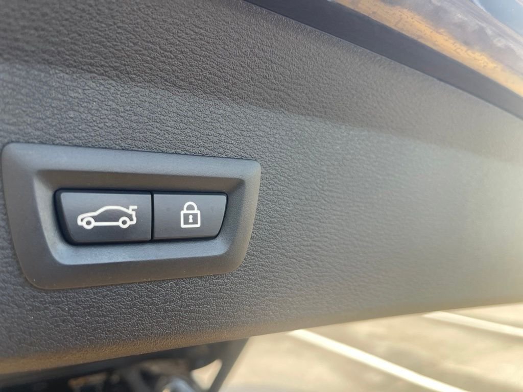 Used 2016 Green BMW xDrive28i image 11