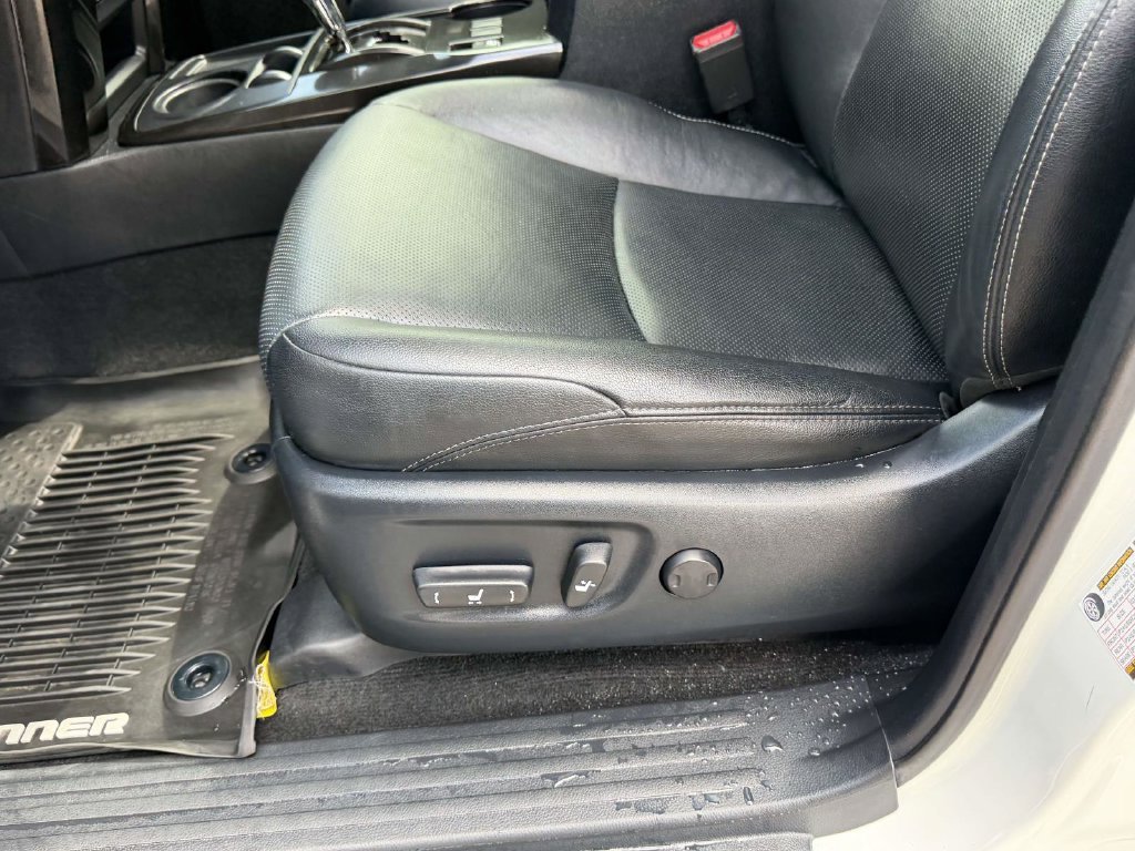 Used 2020 White Toyota Nightshade image 17