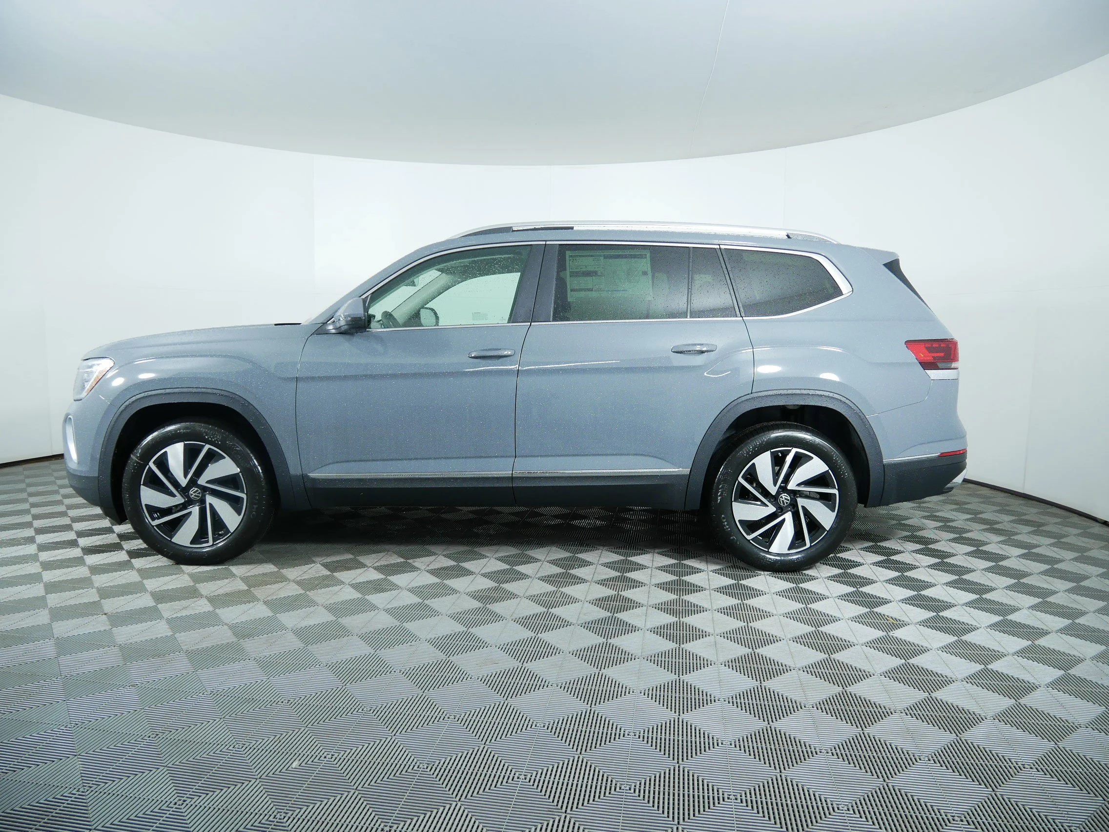 New 2026 Pure Gray Volkswagen 2.0T SEL image 4