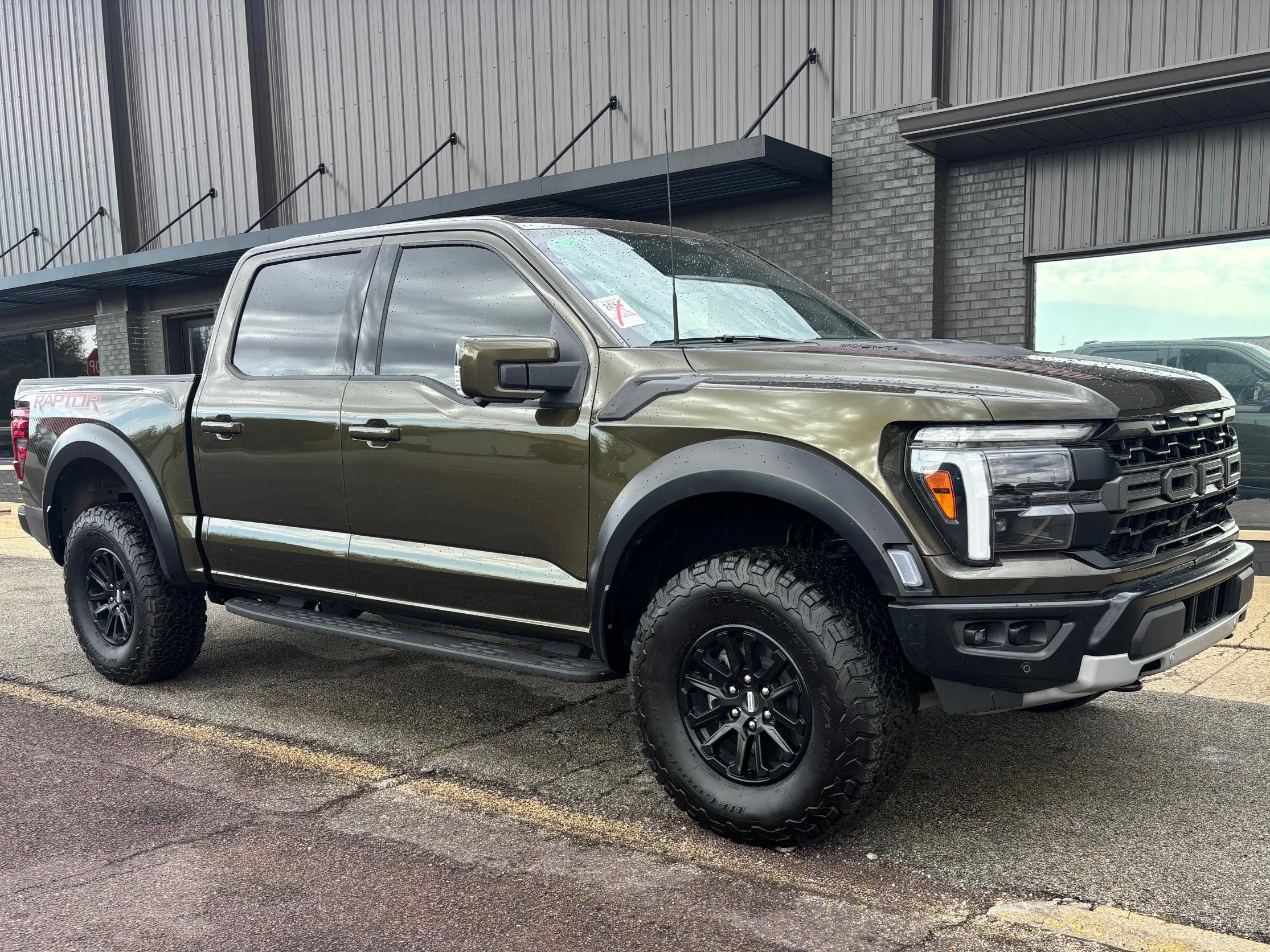 Used 2025 Green Ford Raptor image 3