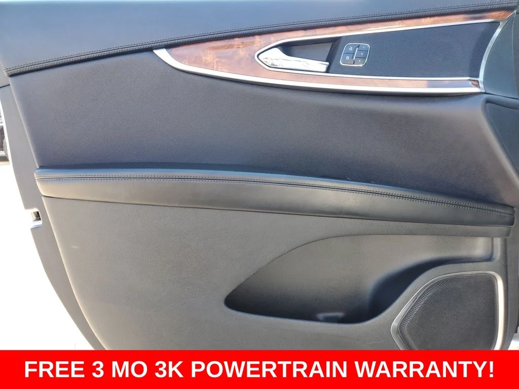 Used 2016 Silver Lincoln Select image 28