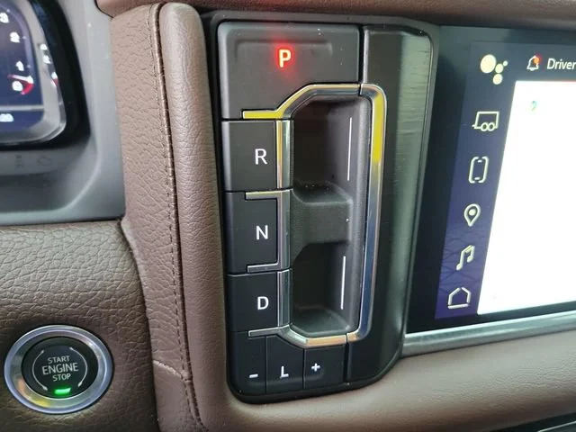 Used 2022 White Frost Tricoat GMC Denali image 24