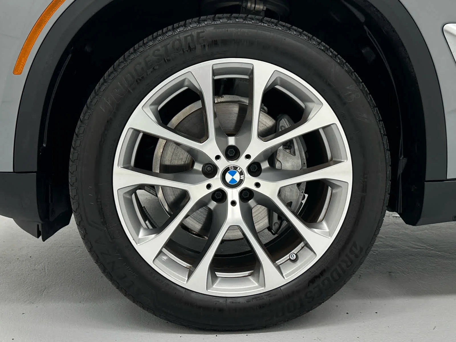 Used 2025 Skyscraper Grey Metallic BMW xDrive40i image 9