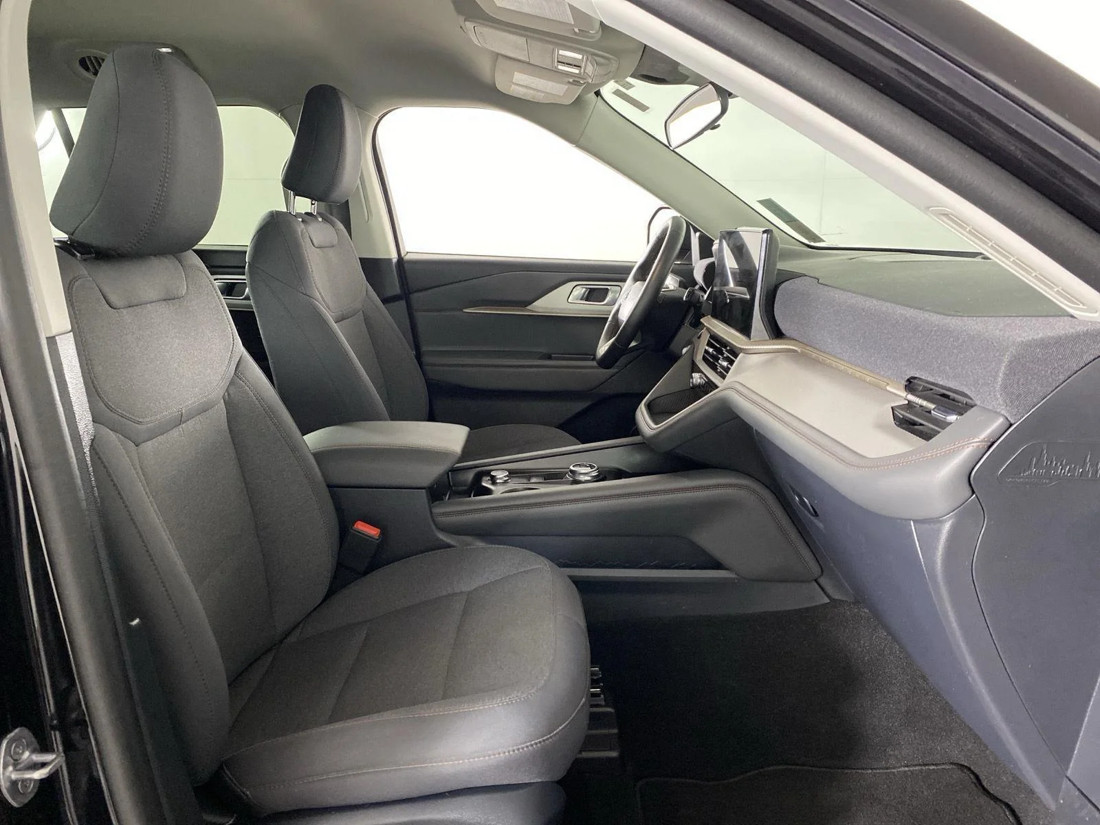 Used 2025 Agate Black Metallic Ford Active image 30