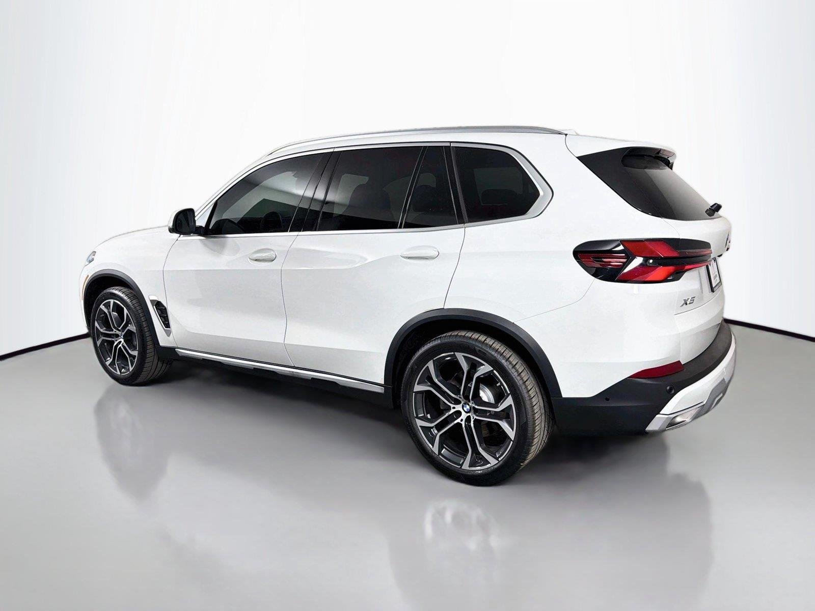 New 2026 Alpine White BMW sDrive40i image 7