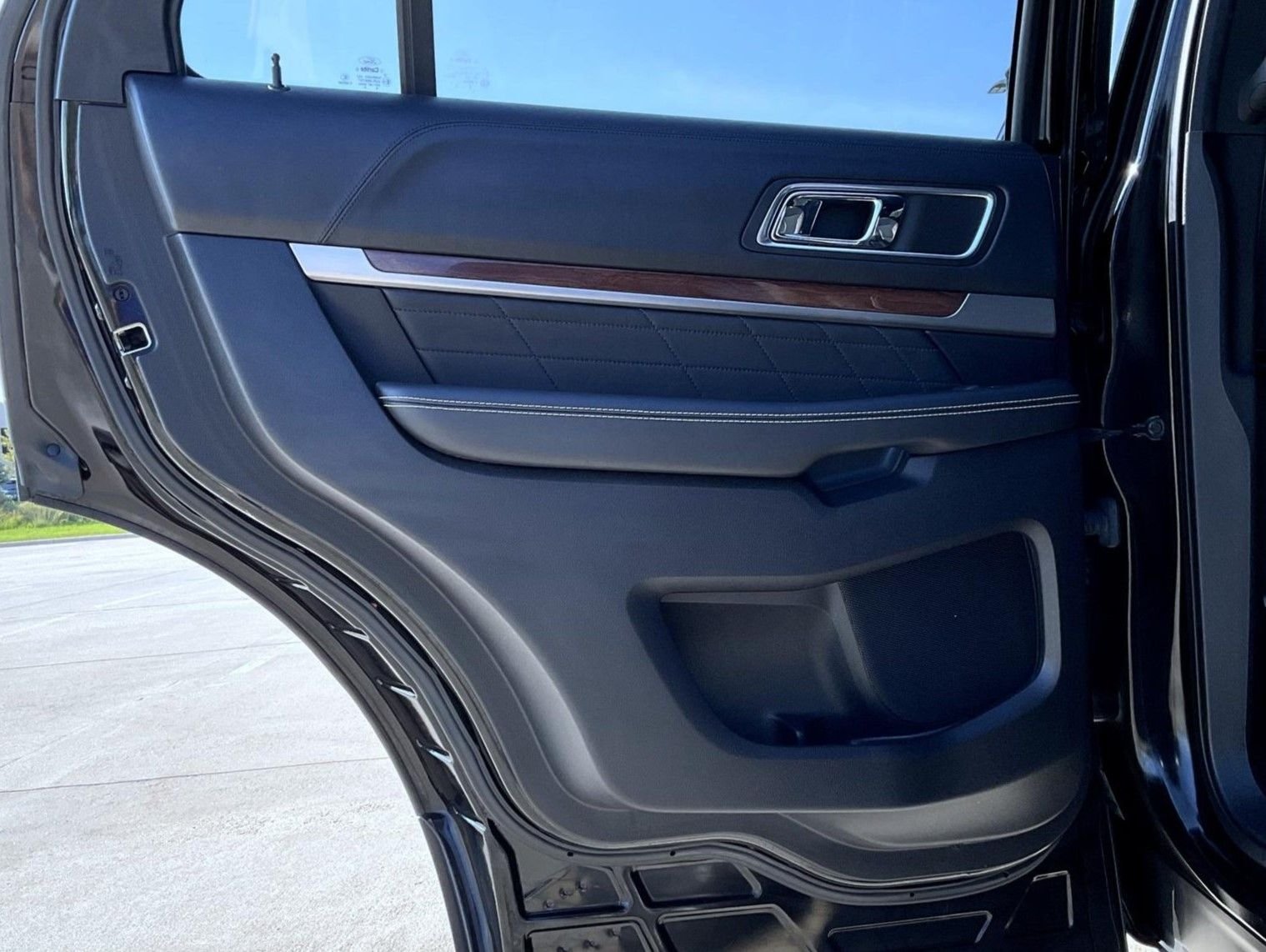 Used 2018 Black Ford Platinum image 23