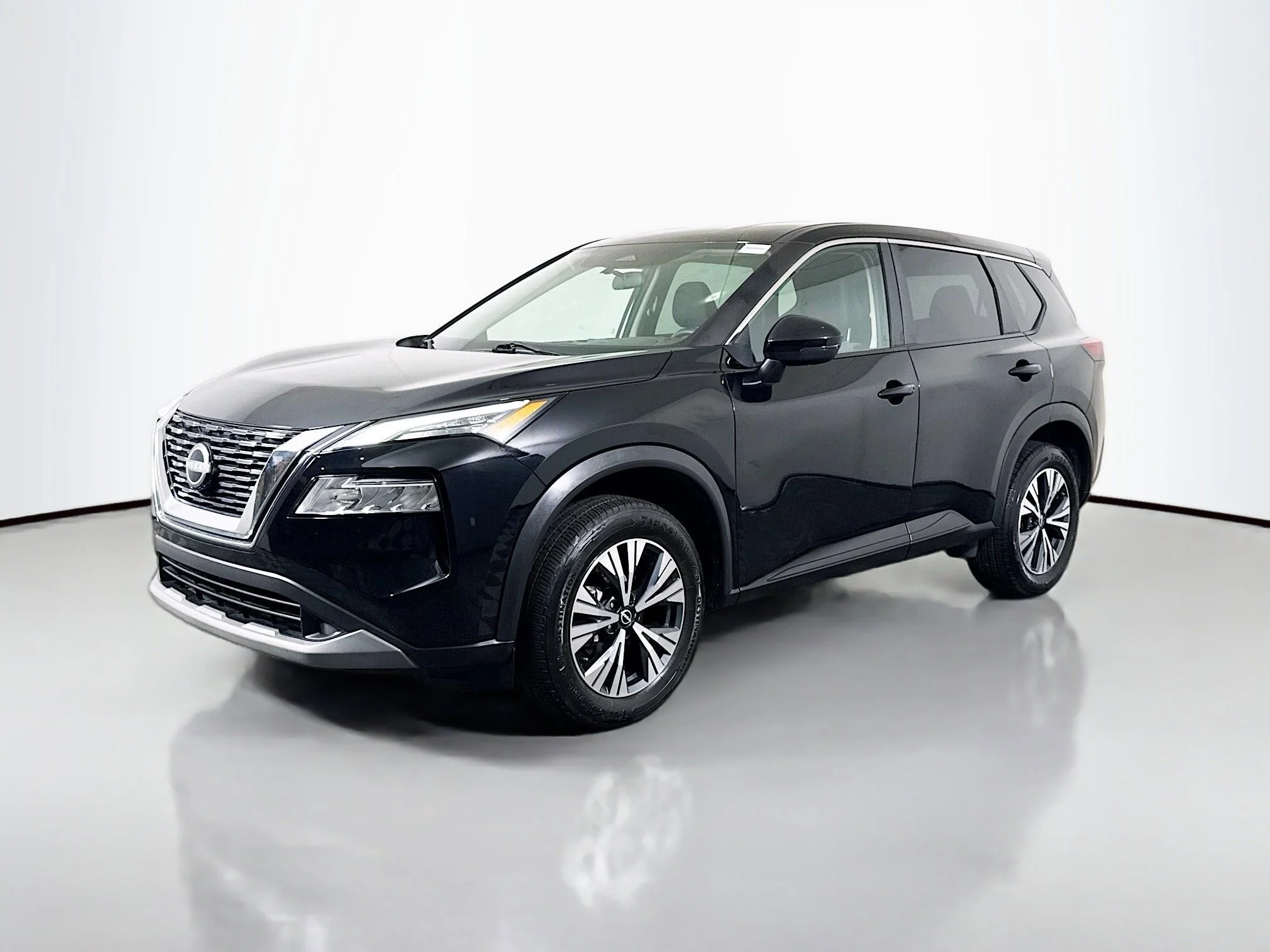 Used 2022 Super Black Nissan SV image 3