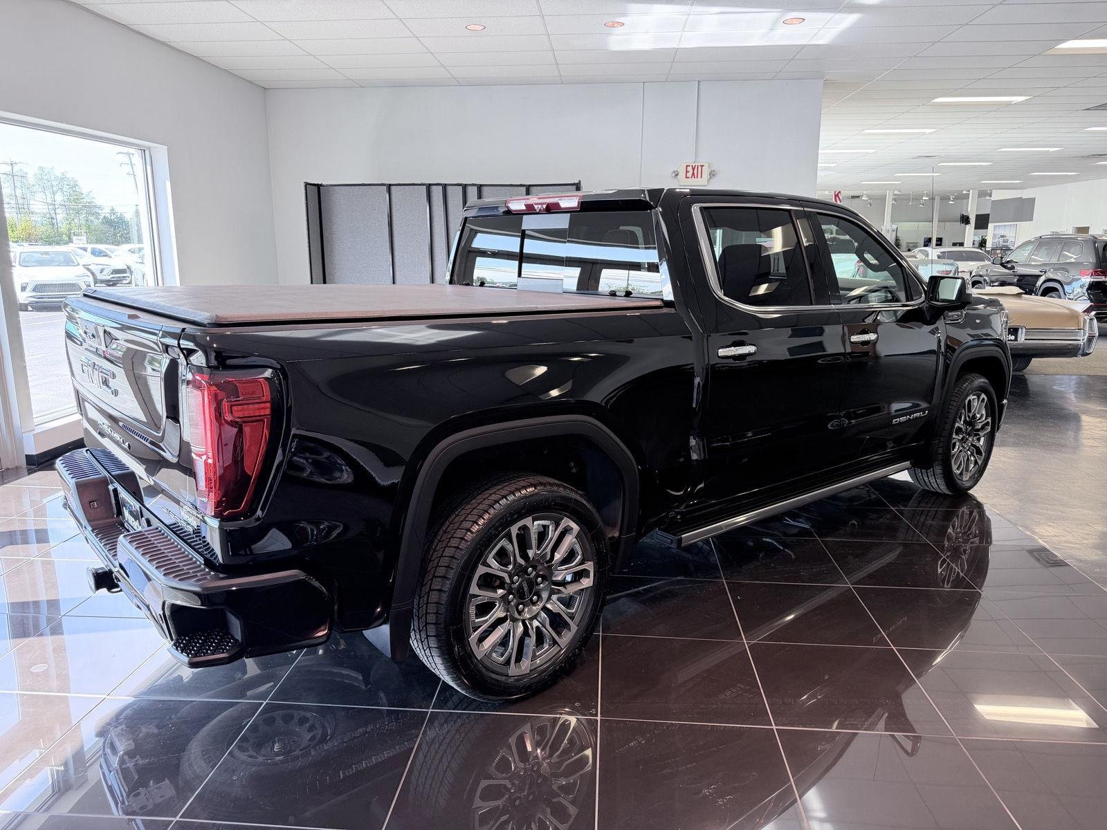 Used 2025 Onyx Black GMC Denali Ultimate image 11