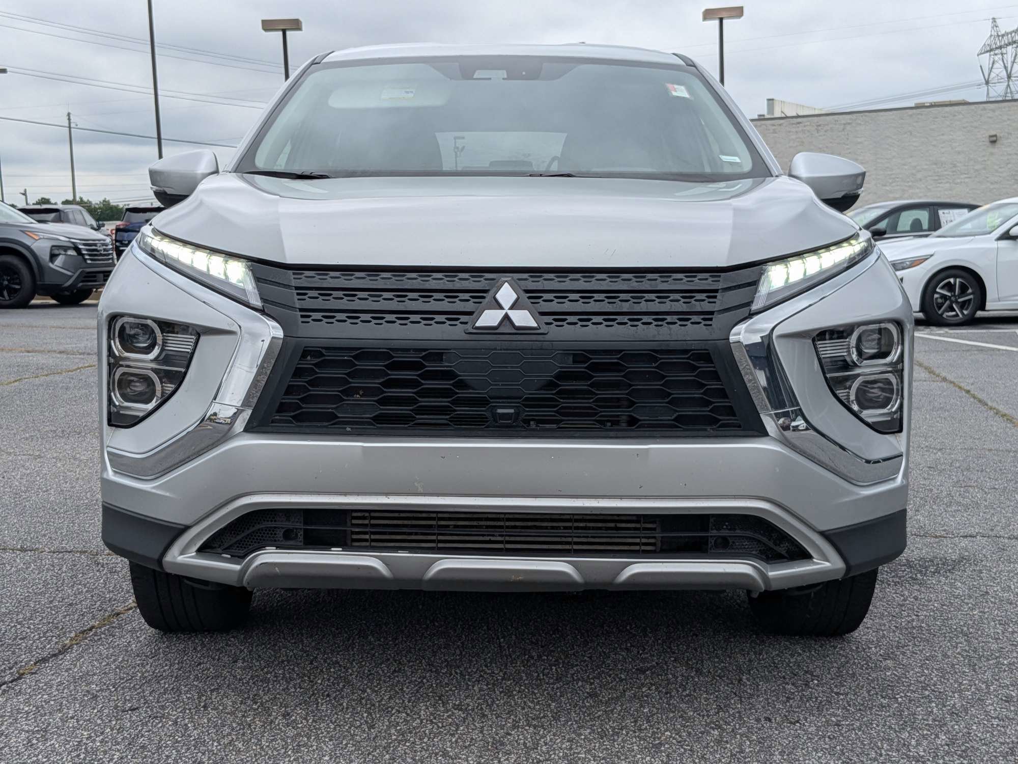 Used 2025 Silver Mitsubishi SE image 8