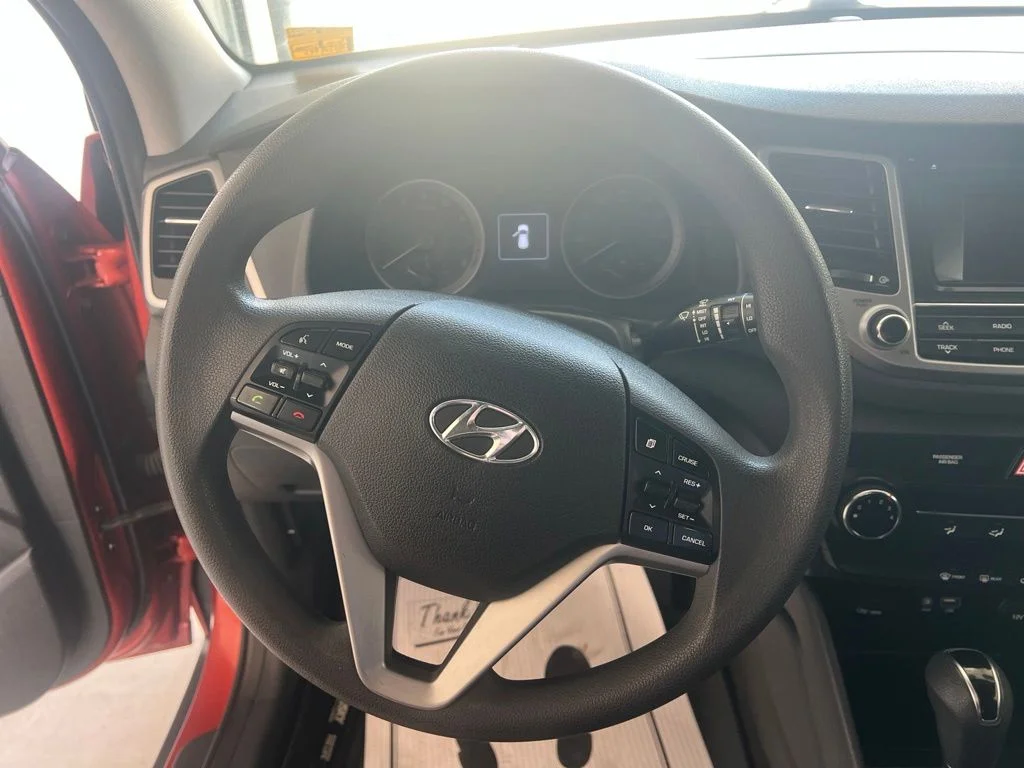 Used 2017 Sunset Hyundai SE image 16