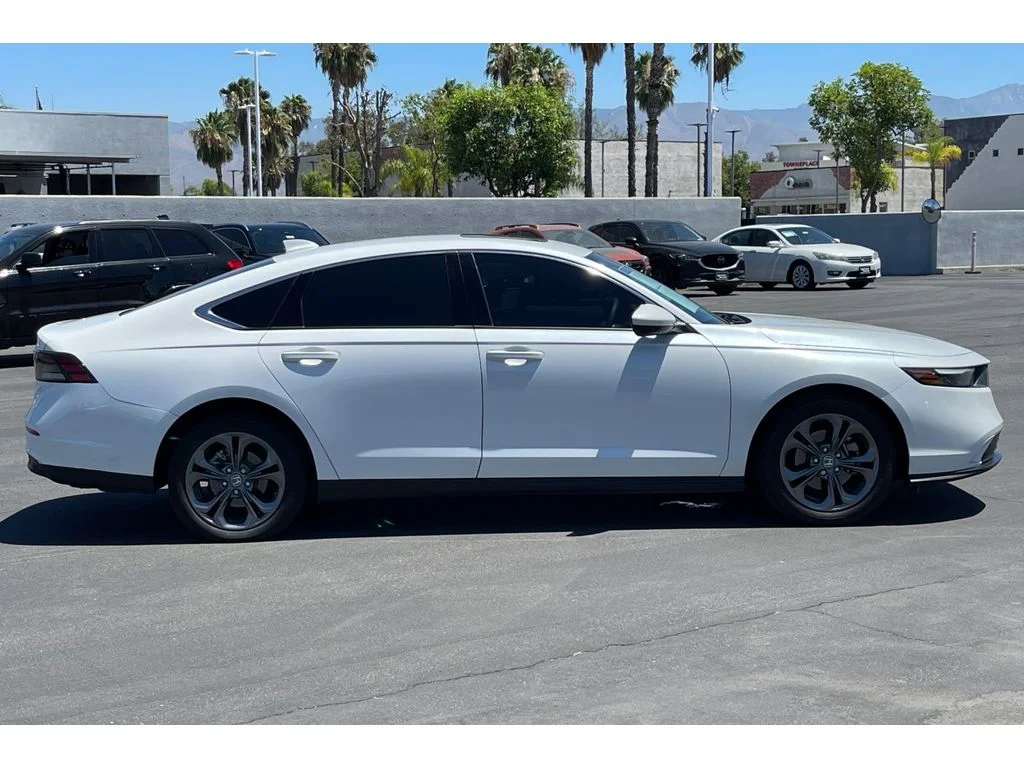 Used 2024 Platinum White Pearl Honda EX image 7