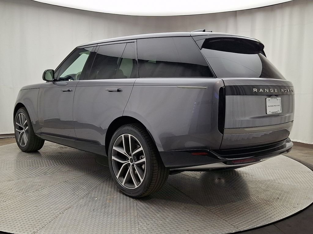 New 2026 Eiger Grey Land Rover SE image 4