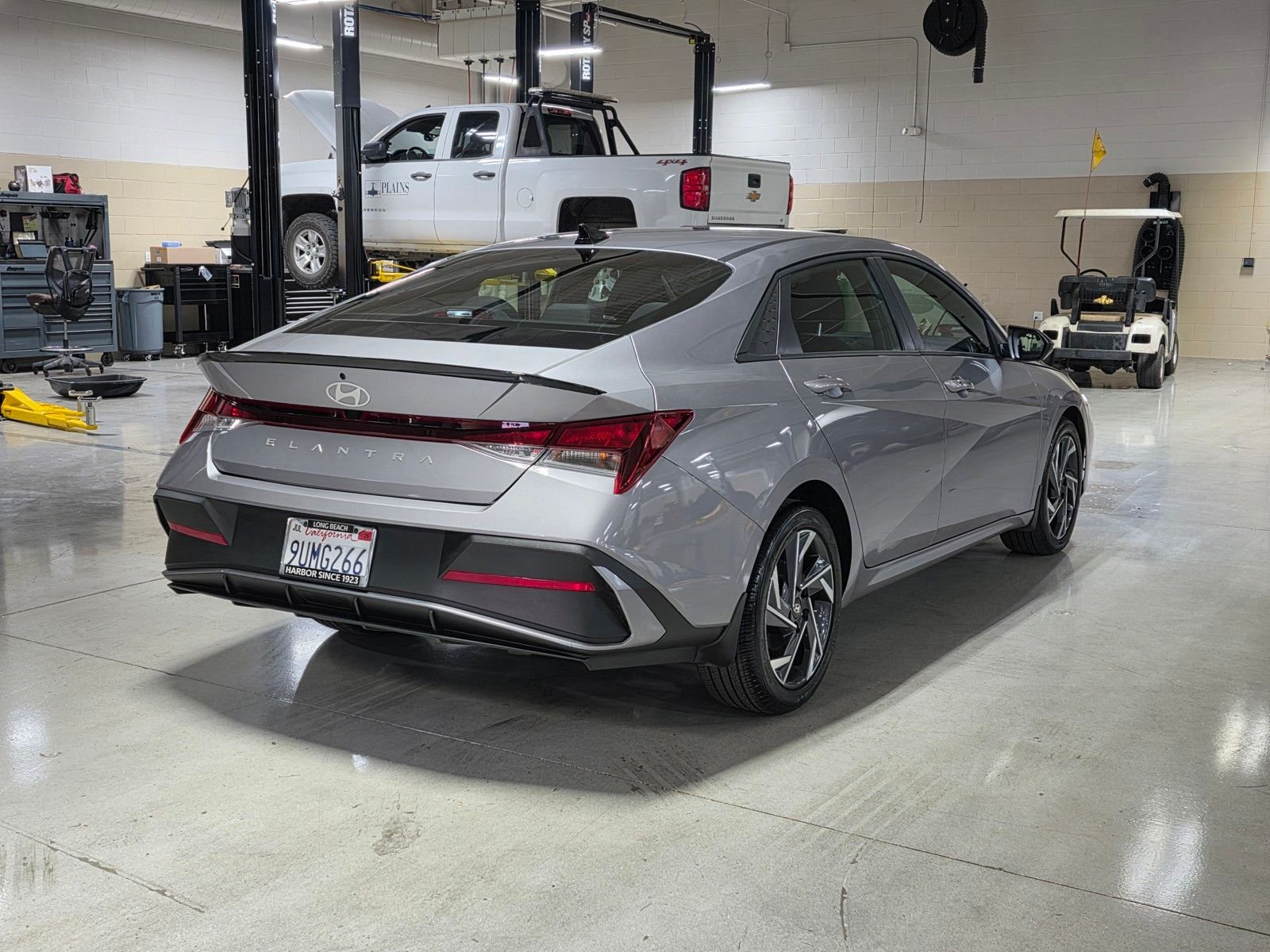 Certified Used 2025 Fluid Metal Hyundai SEL Sport image 7