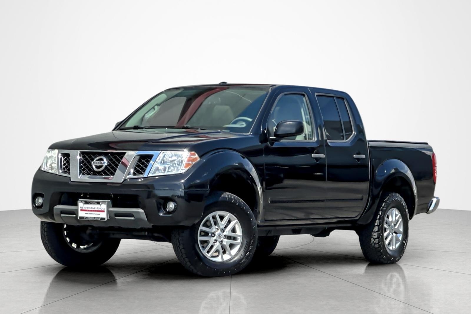 Used 2016  Nissan SV image 1