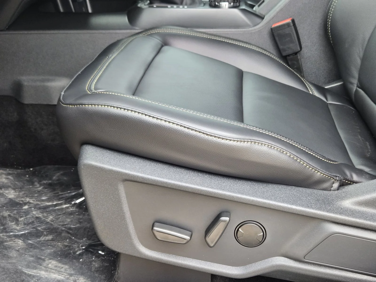 New 2025 Carbonized Gray Metallic Ford Badlands® image 16