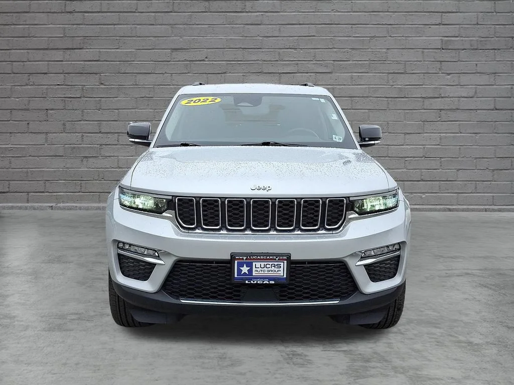 Used 2022 Silver Jeep Limited 4x4 image 4