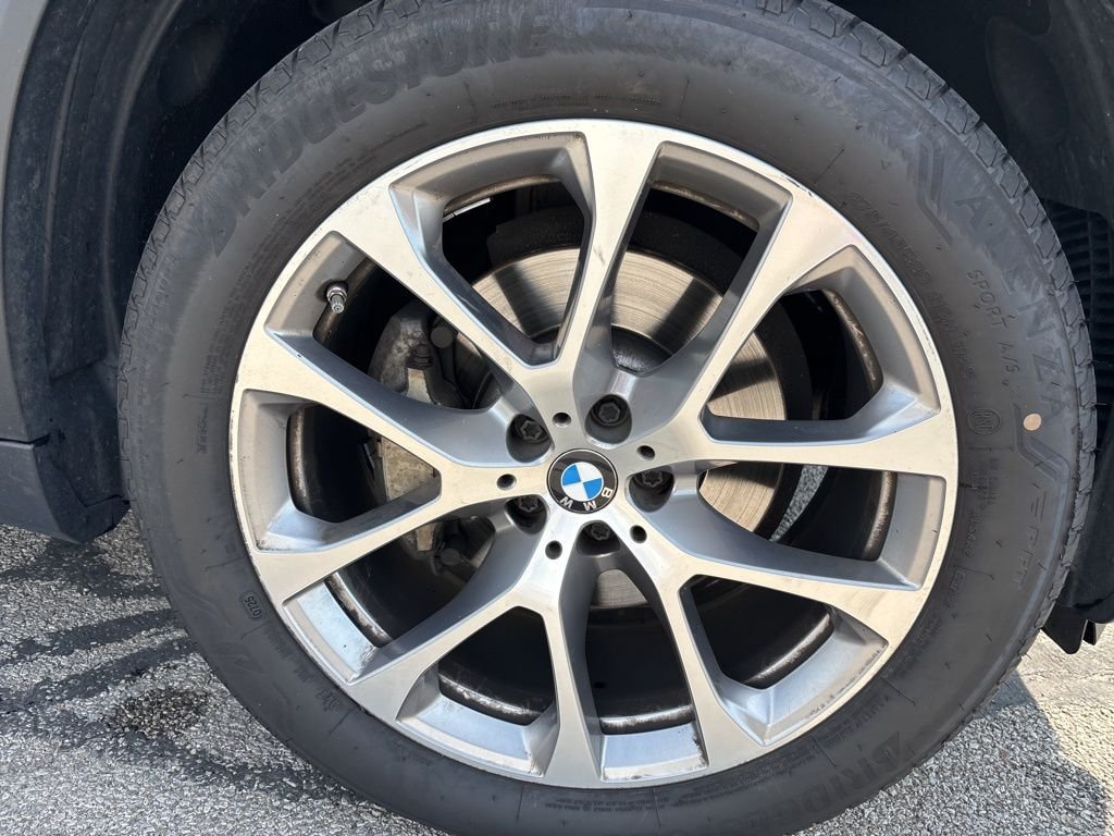Used 2019 Gray BMW xDrive40i image 27