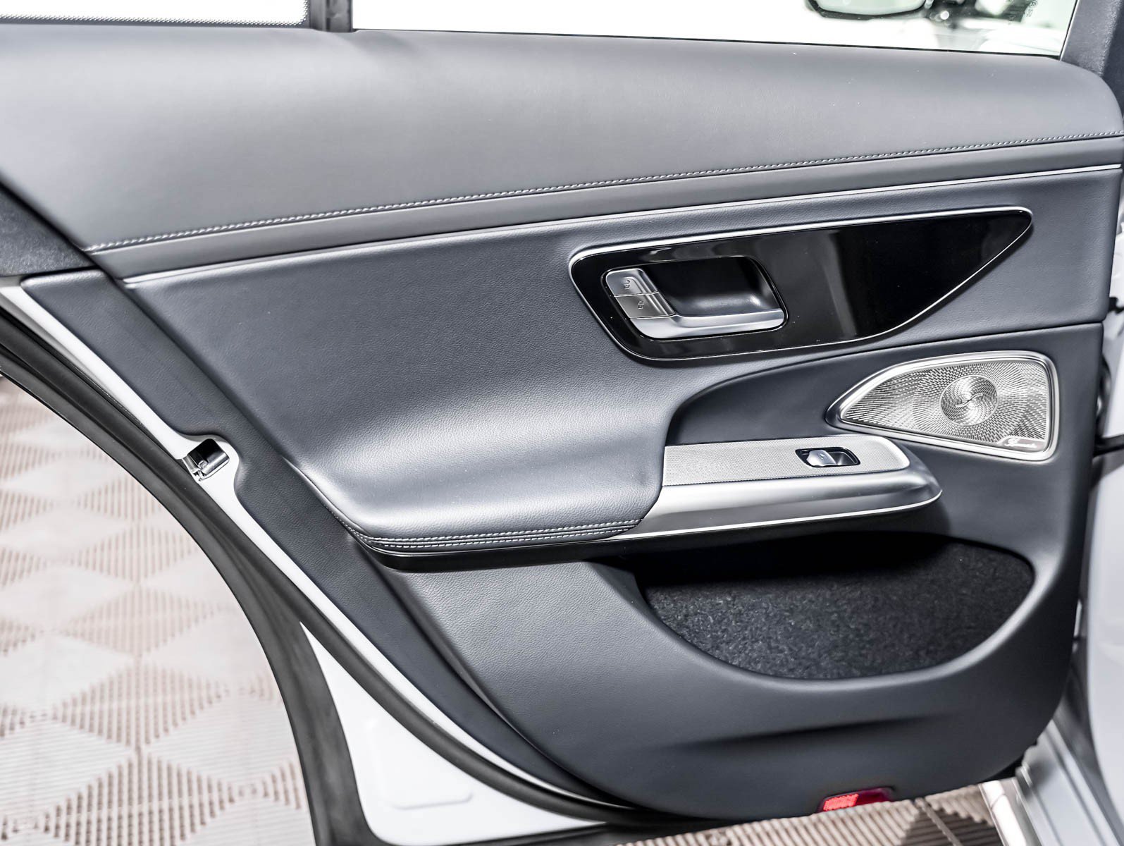New 2027 MANUFAKTUR Alpine Grey Mercedes-Benz E 450 image 24
